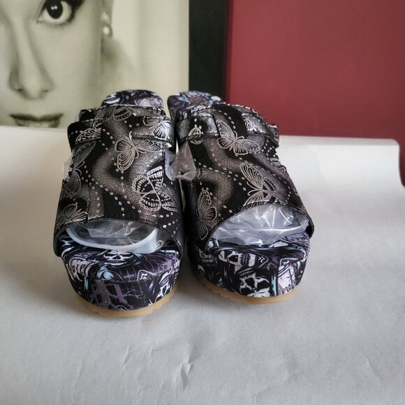 NWT PRINTED SKULL AND BUTTERFLY WEDGES SIZE 9 - Picture 5 of 10